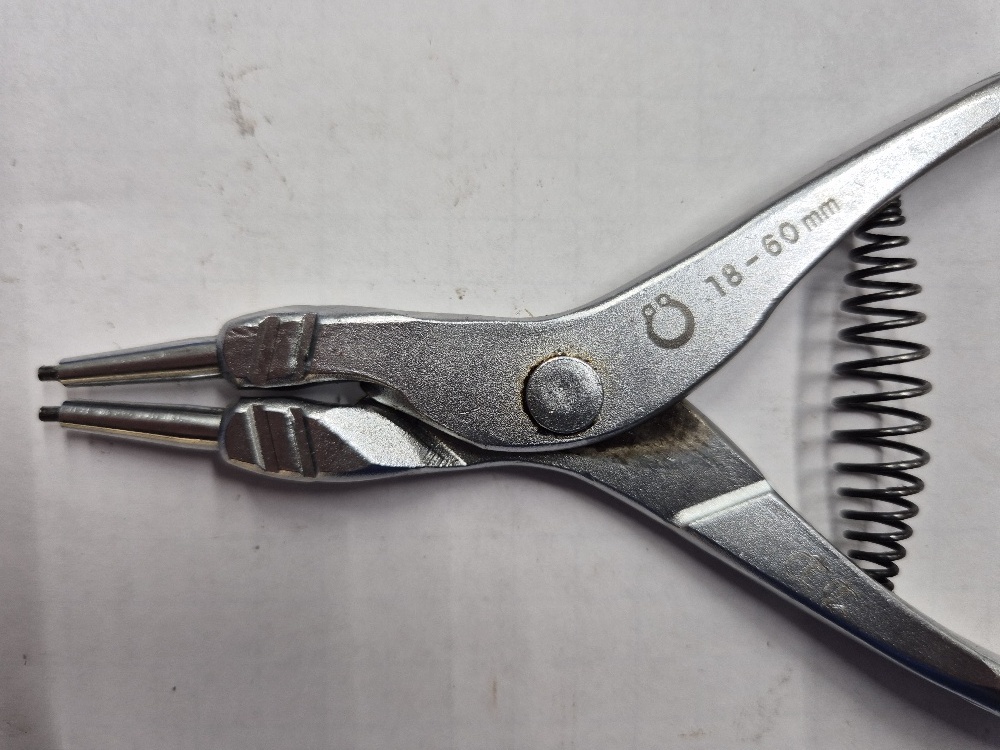 177E.18 <18-60mm> 180° Borgring tang Facom Used