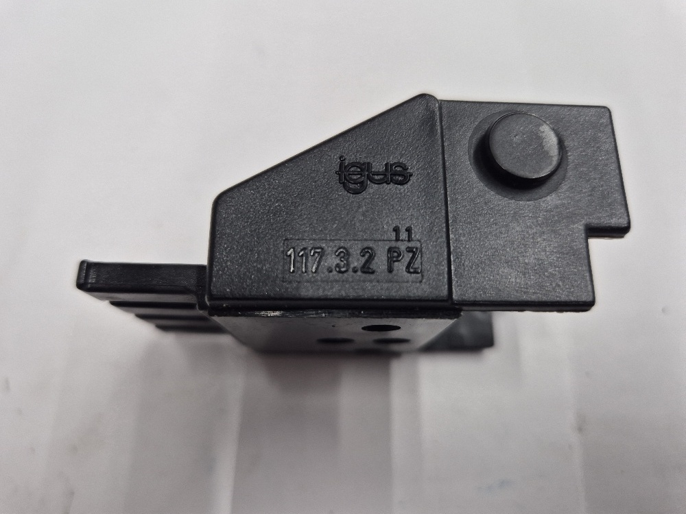 117.3.2 PZ Kabelrups bevestigings schakel male Igus
