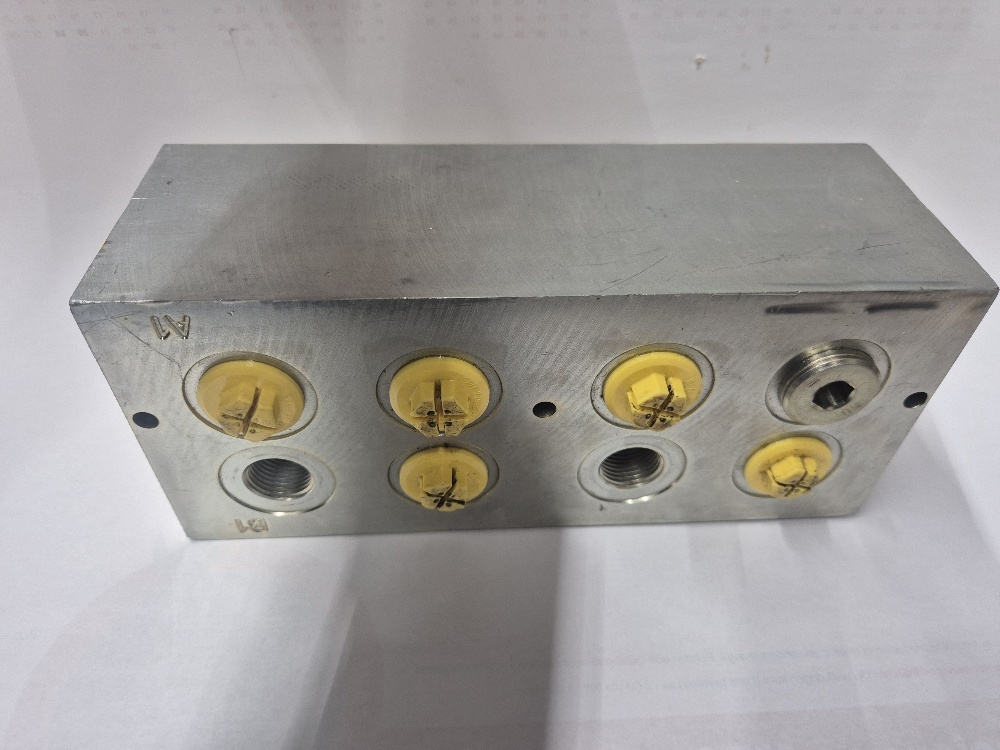 4HSR06-35/01D/350 Manifold NG6 4-voudig Rexroth Used