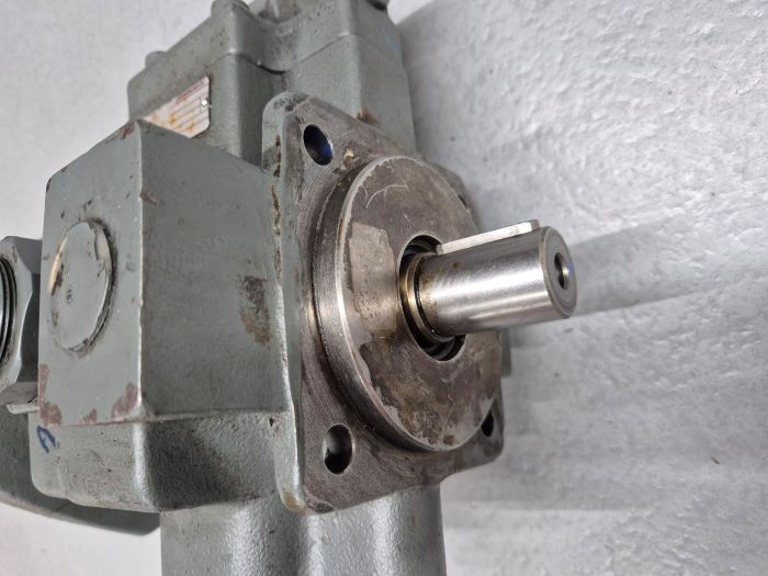 1PV2 V4-20/20 RE01MC1-16A1 Schottenpomp Rexroth