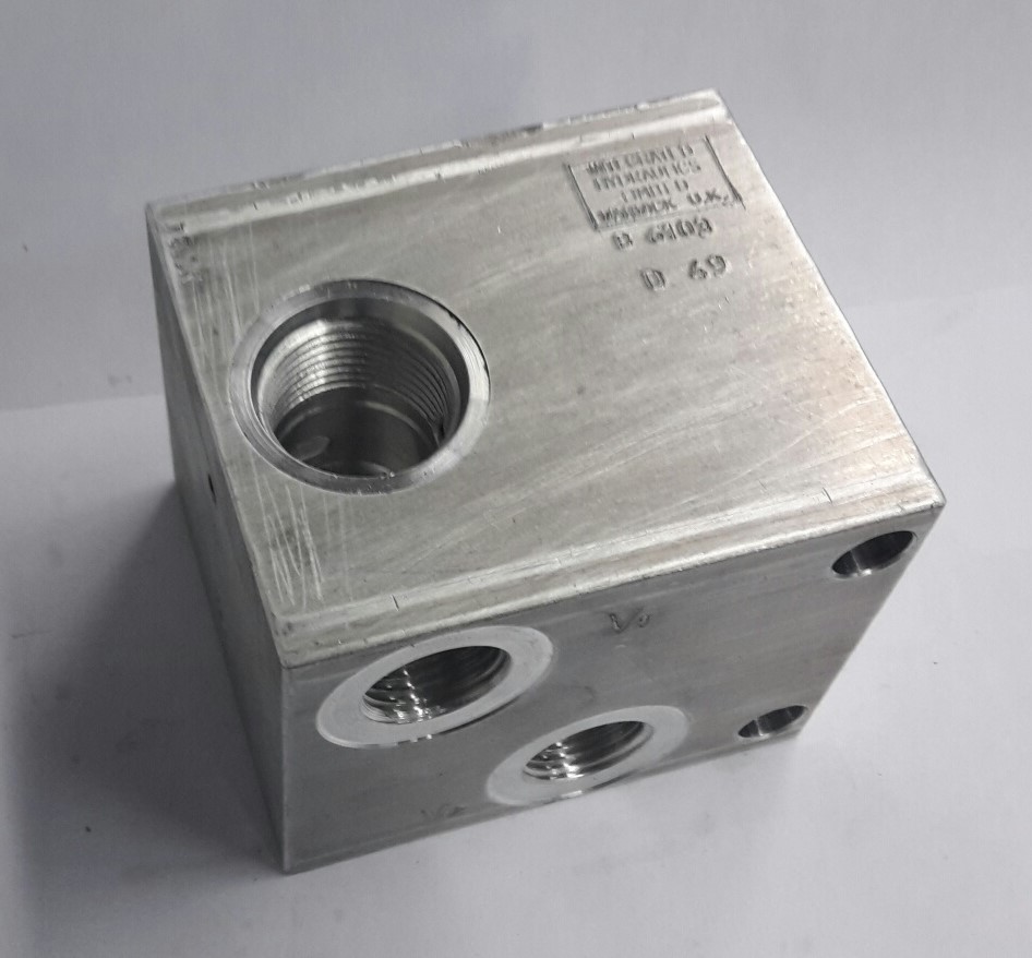 B6103 Aluminium Manifold tbv 2x  C12-3N Integrated / Eaton