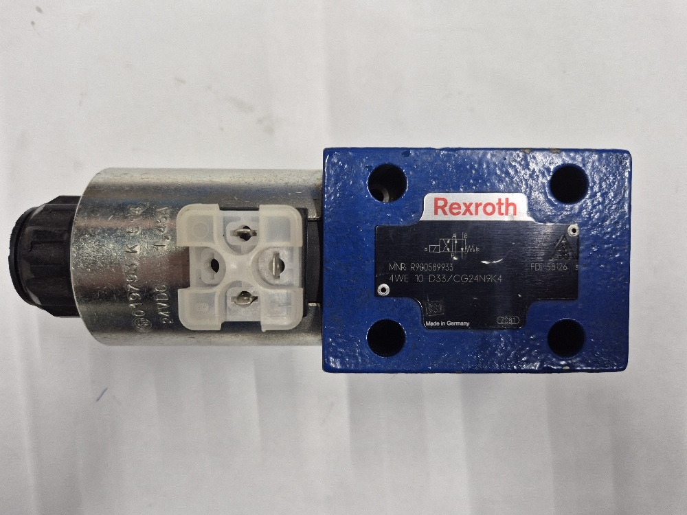 4WE 10 D33/CG24N9K4 4/2 Cetop05 directional control valve Rexroth