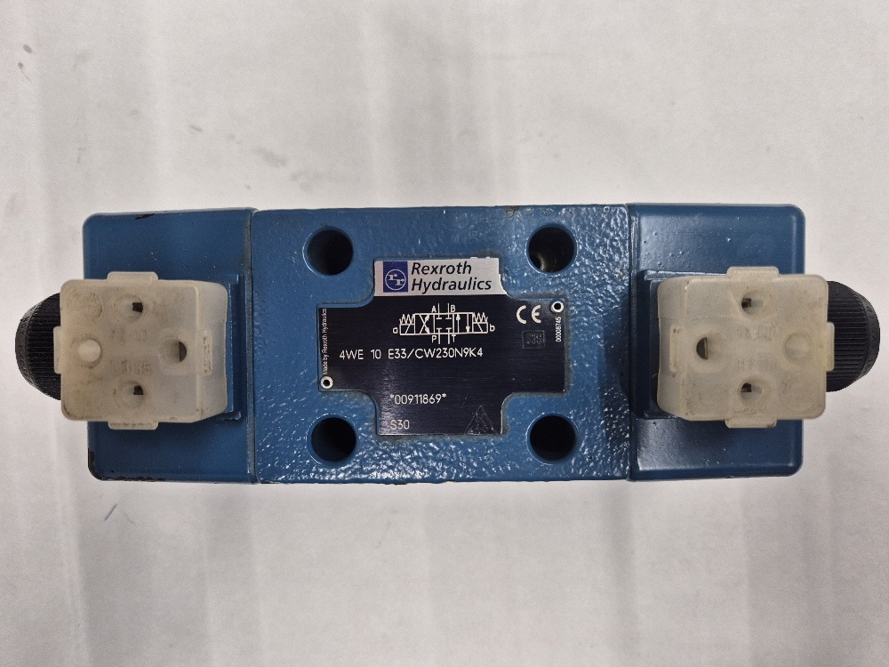 4WE 10 E33/CW230N9K4 4/3 Cetop05 directional control valve Rexroth