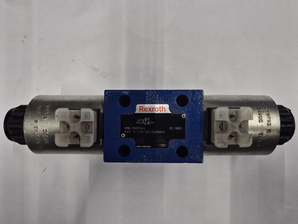 4WE 10 D33/OFCG24N9K4 4/2 Cetop05 directional control valve Rexroth