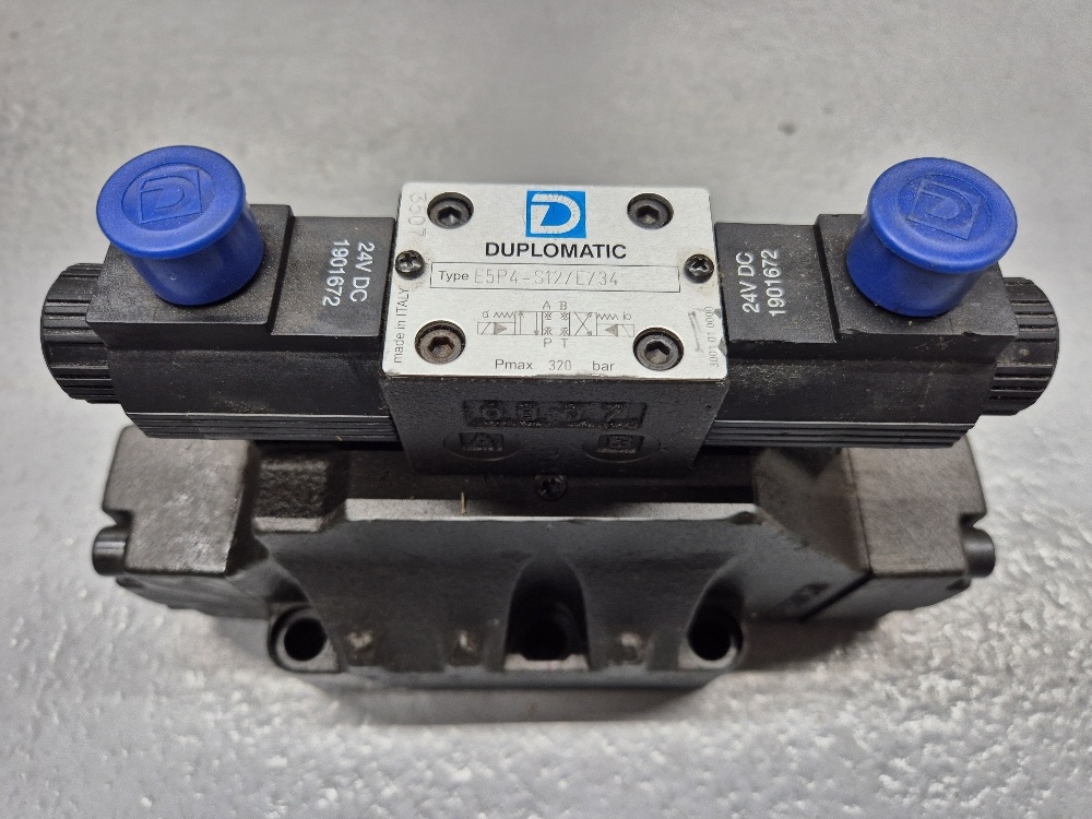 E5P4-S12/E374  Cetop8 4/3 directional control valve Duplomatic
