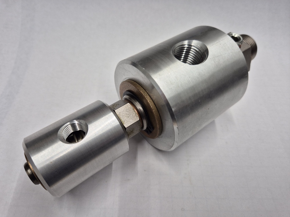 2117-001-104 Rotating Dual Passage Union Deublin