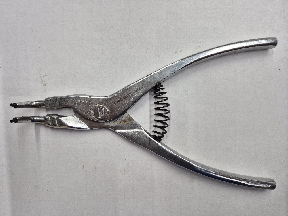 197E.23 <32-100mm> 90° Seeger ring Pliers Facom Used