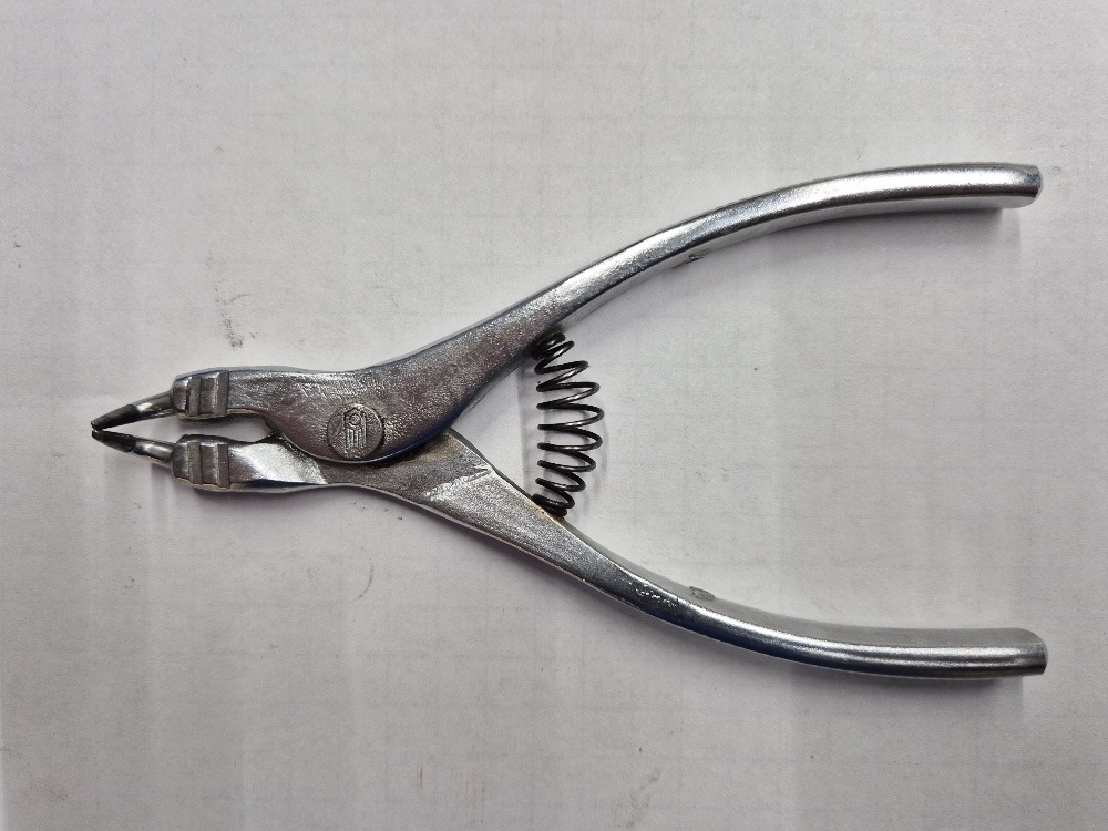 197E.9 <3-10mm> 90° Seeger ring Pliers Facom Used