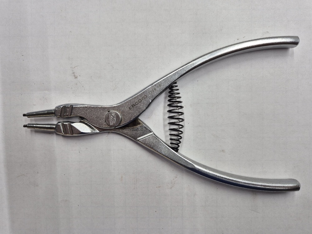 177E.18 <18-60mm> 180° Seeger ring Pliers Facom Used