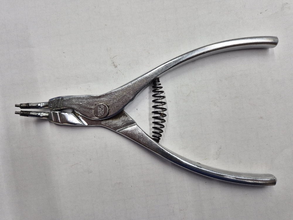 167E.18 <18-60mm> 45° Seeger ring Pliers Facom Used