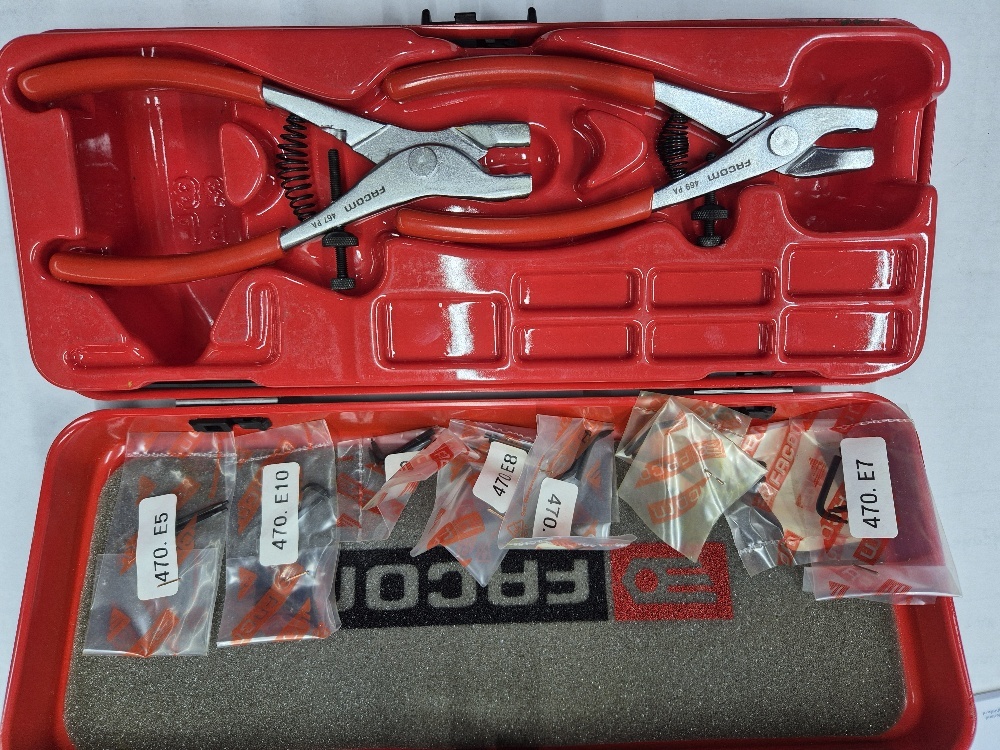 470 Seegering Pliers set incl replaceble circl. Facom