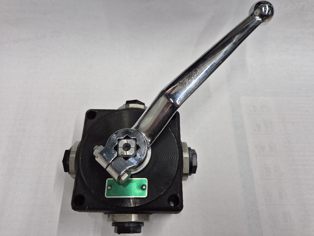 VNGX7 DN12 4-way Ball valve Böhmer