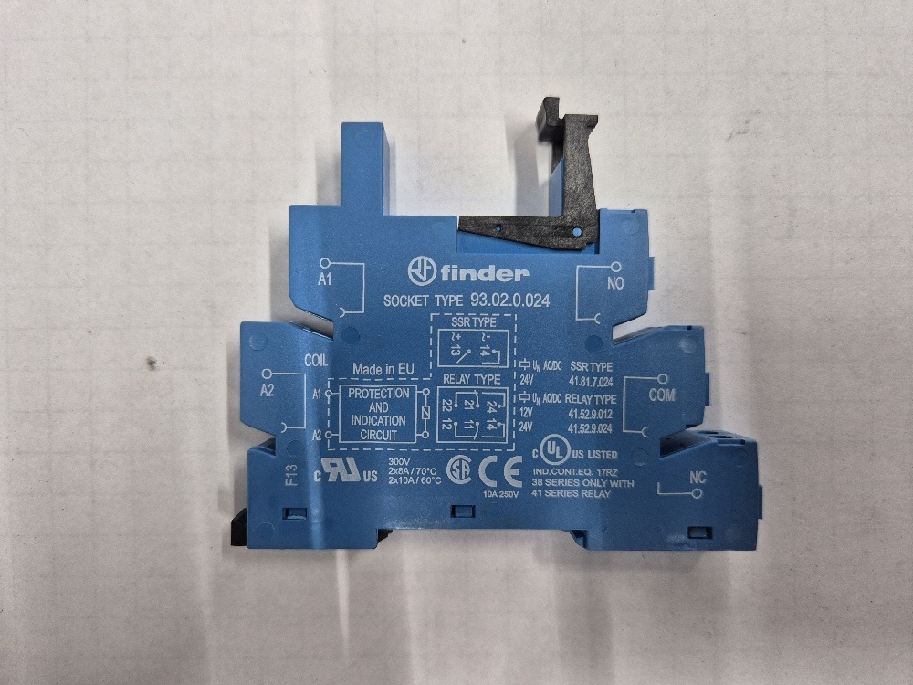 93.02.0.024 Relay socket Finder