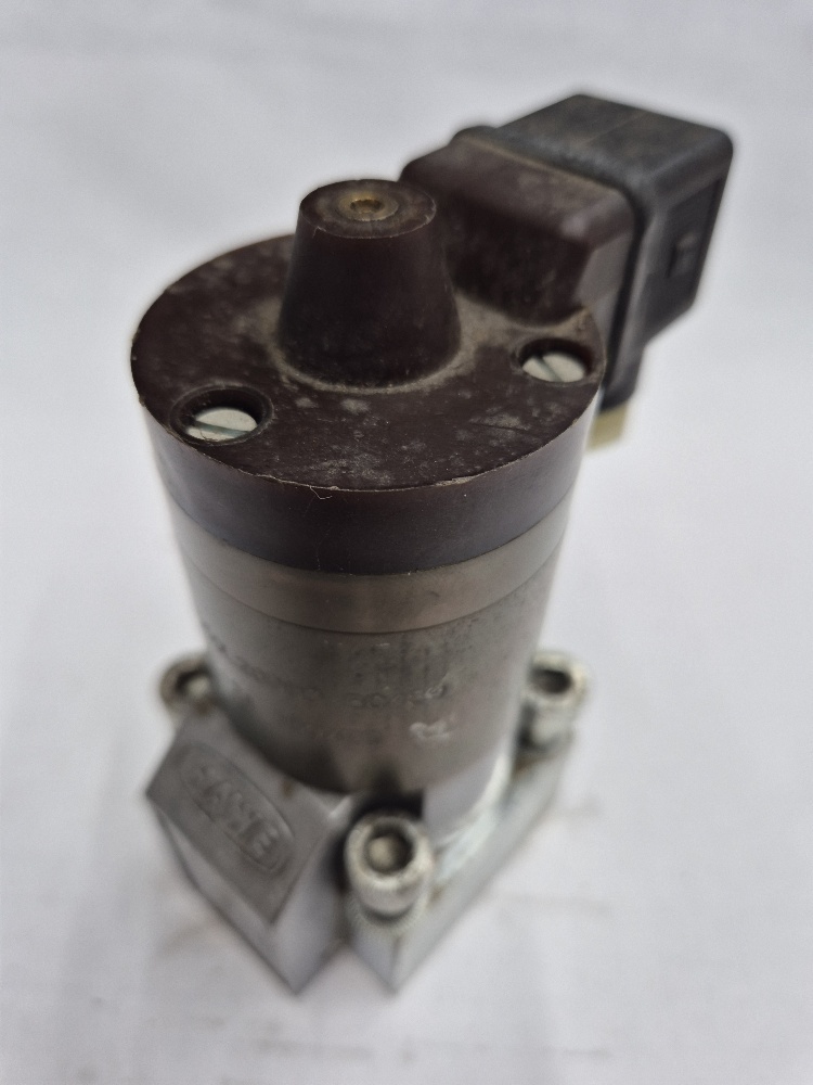 G 3-2R-G24 Directional control valve Hawe
