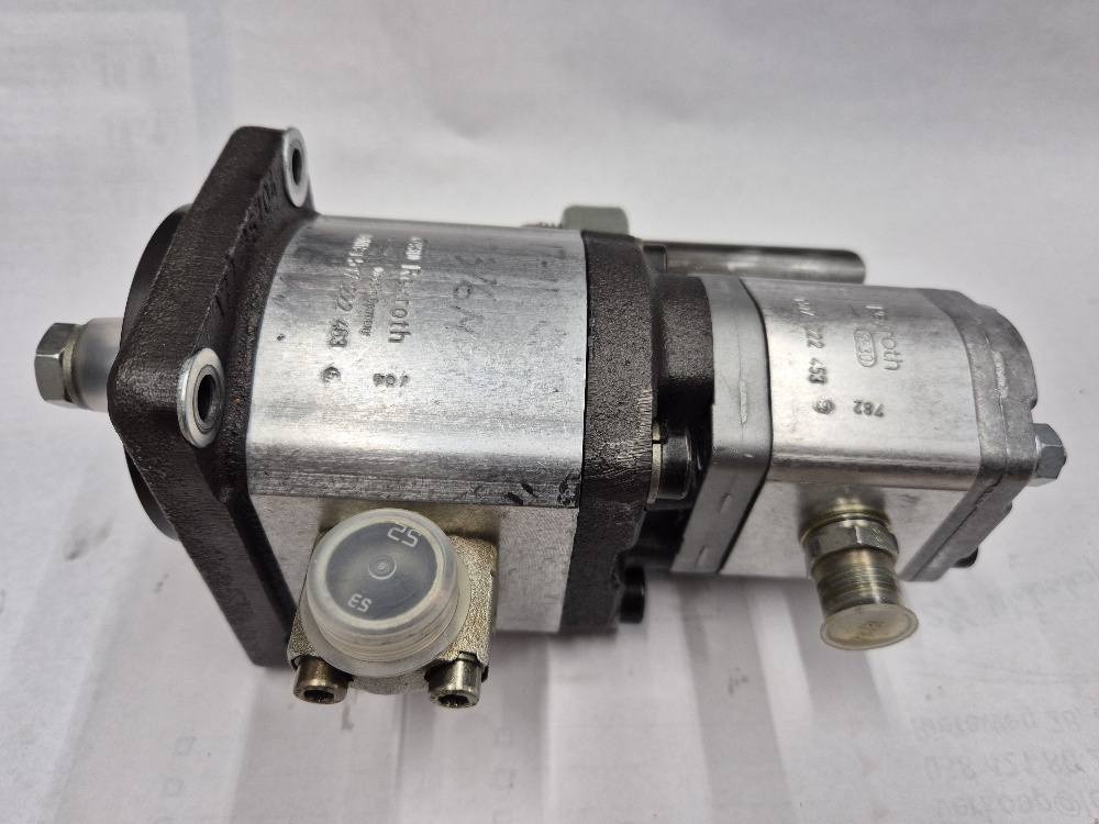 1517222483 + 1517222453 dubbel tandwiel pomp Bosch Used