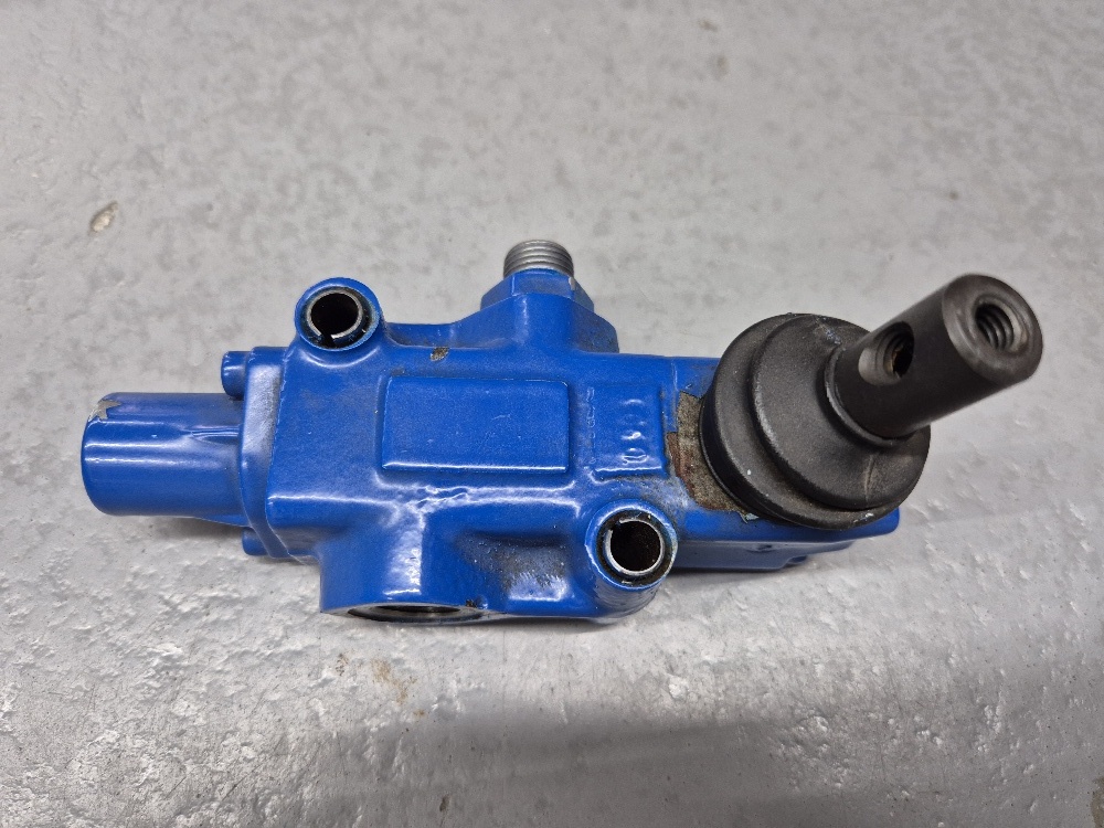 DF05/2 B 12 L 2/2 Valve Walvoil Used