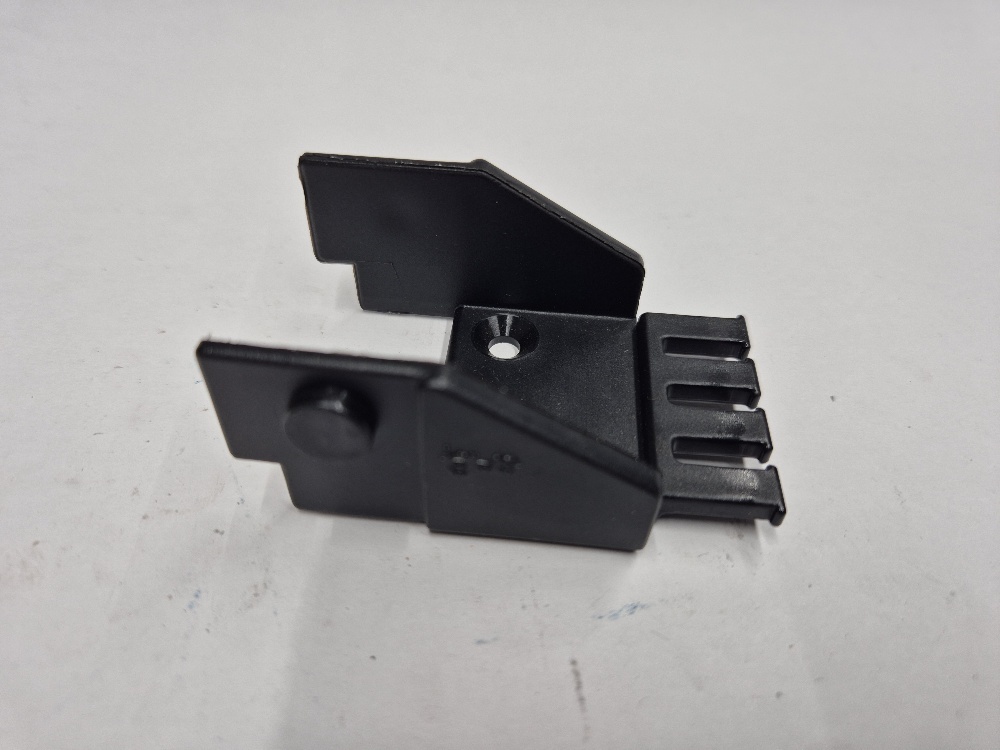 117.3.2 PZ Kabelrups connection schackle male Igus