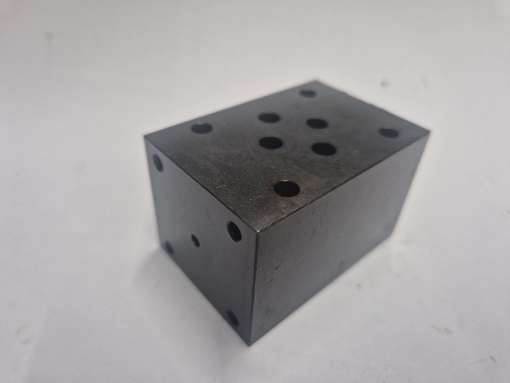 BHM-11 Sandwich measuring plate in P Cetop03 Atos Used