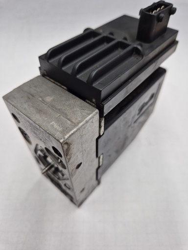 [500231] 157B4735 PVEA 11-32Vdc PVG32 S4 AMP 1x4 Used